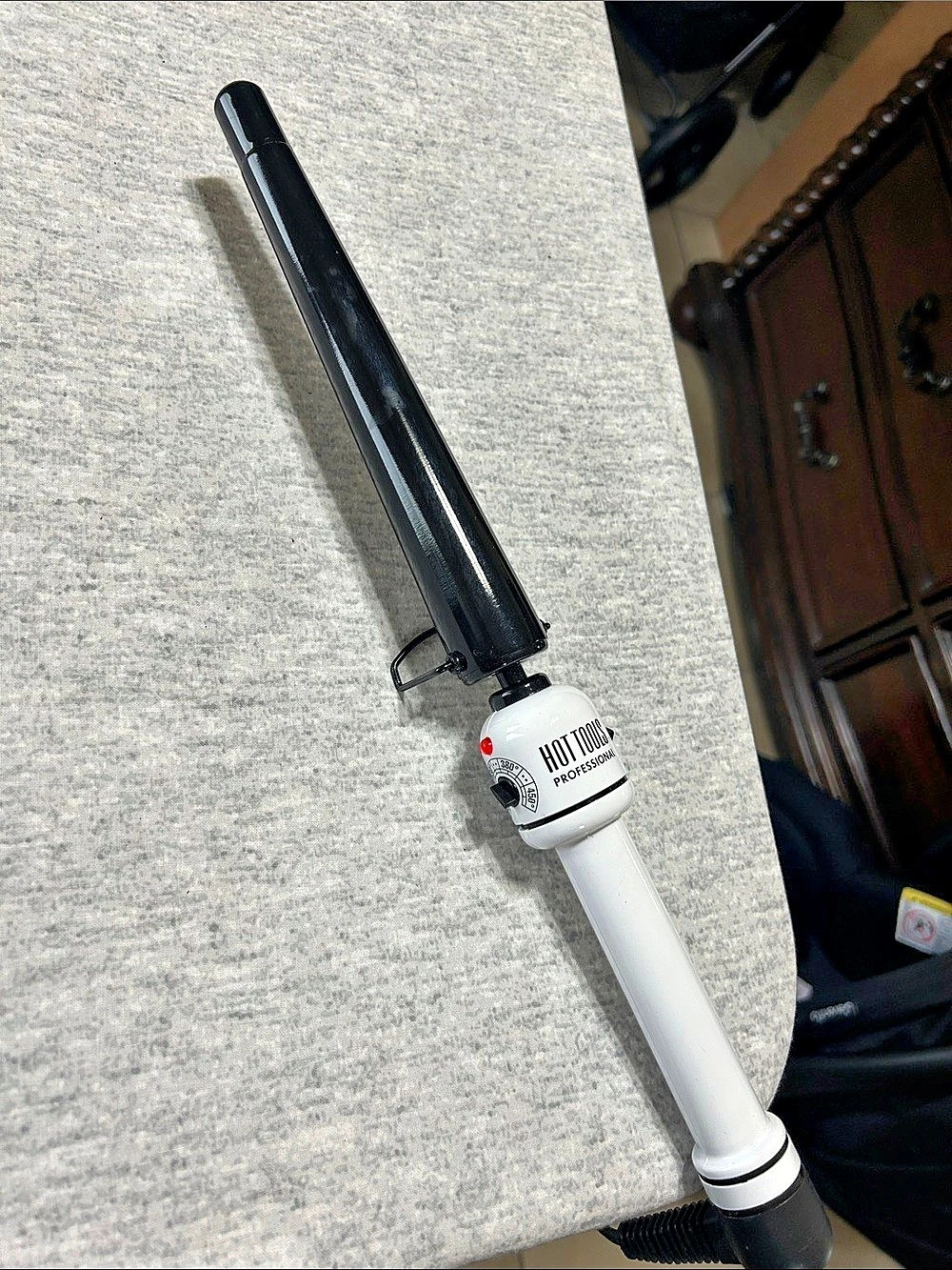 HOT TOOLS Nano Ceramic Tapered Curling Iron Black & White